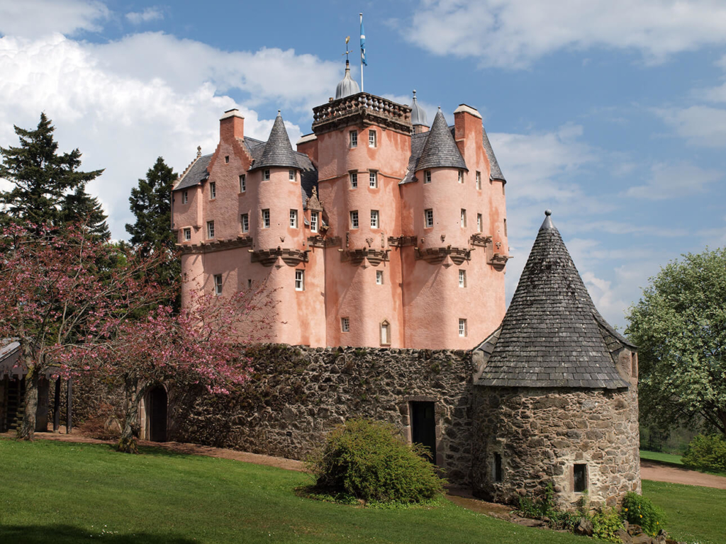 View Aberdeenshire's fairytale Craigievar castle as part of GeoCultura's Scotland Whisky Distillery tours